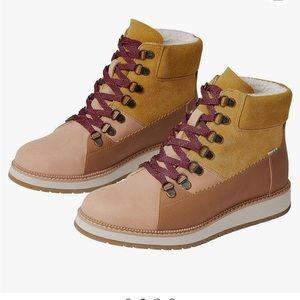 Like New Toms Mesa Boots in Honey Nubuck Suede
